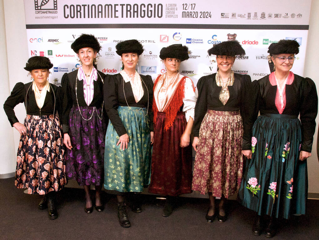 Donne in costume ampezzano111